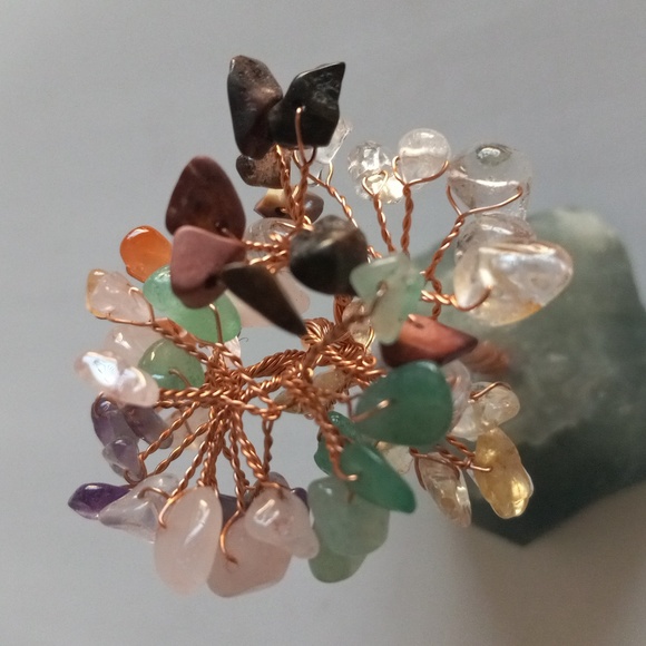Multi-Gemstone Crystal Tree. - Picture 5 of 6